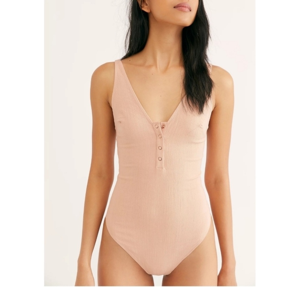 NWOT!!! Free People soft pink ribbed knit structured thong body suit size Small